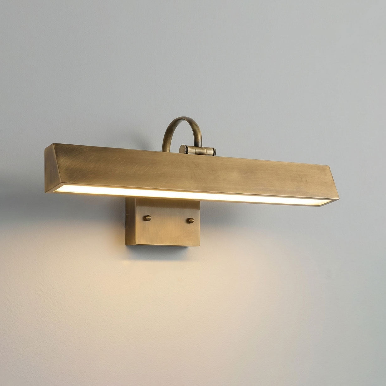 Valenne Vintage Brass LED Picture Light